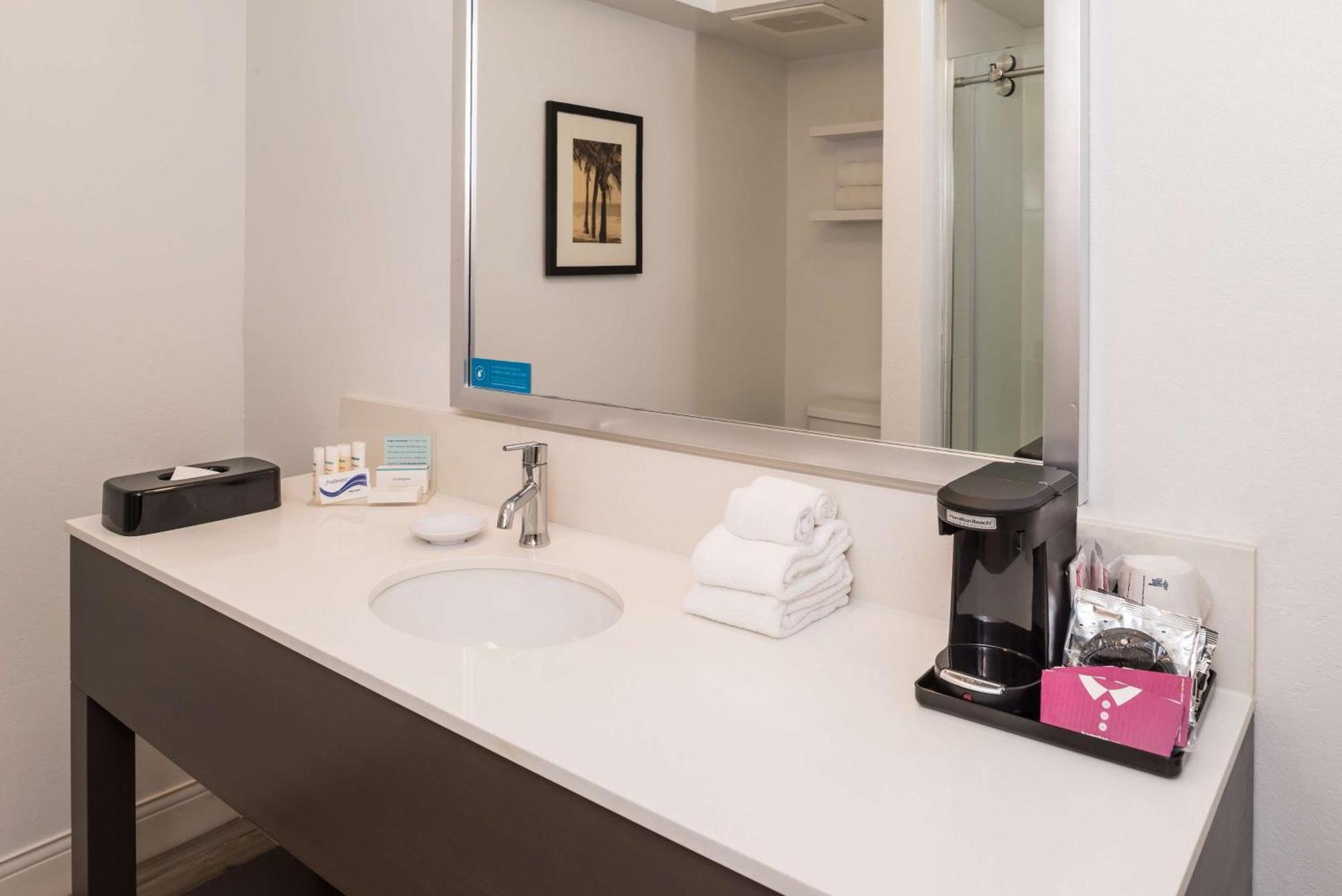 Hampton Inn Channel Islands Harbor Окснард Екстериор снимка
