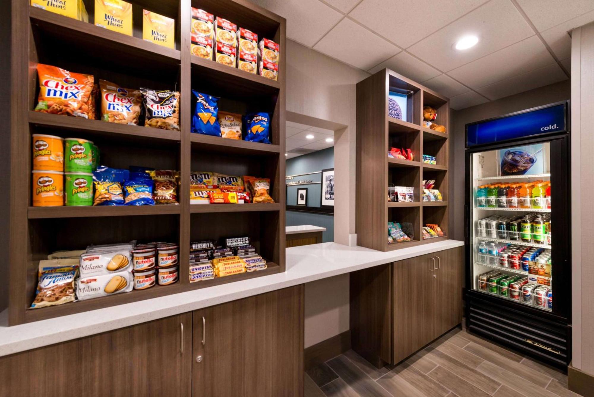 Hampton Inn Channel Islands Harbor Окснард Екстериор снимка