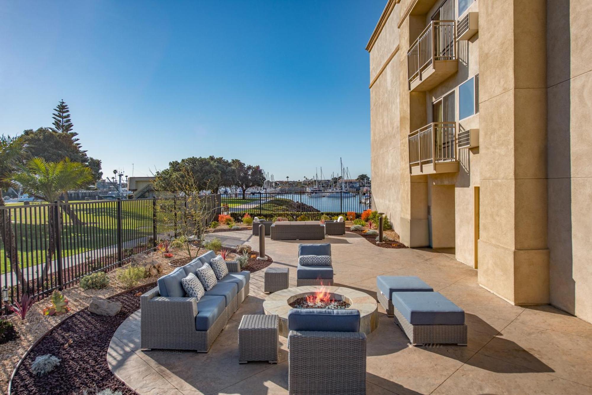Hampton Inn Channel Islands Harbor Окснард Екстериор снимка