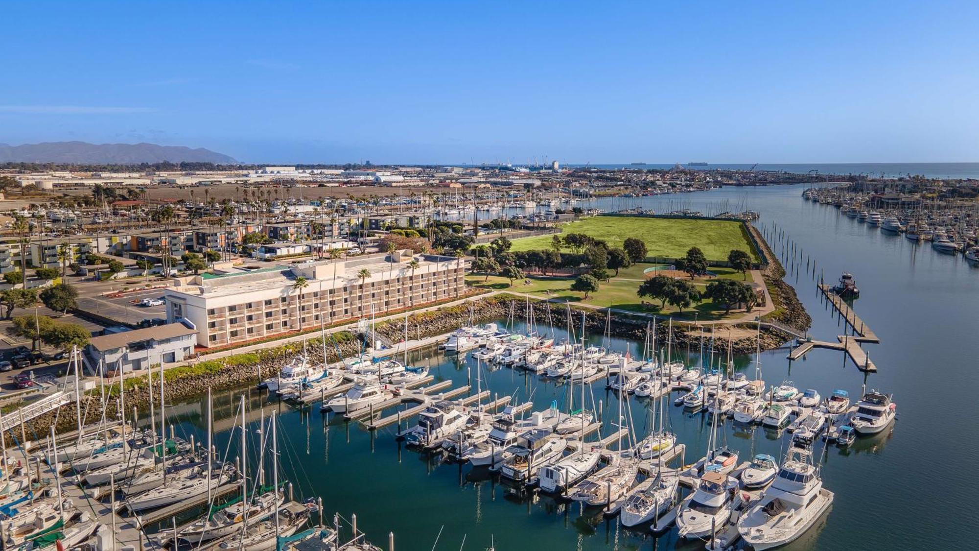 Hampton Inn Channel Islands Harbor Окснард Екстериор снимка